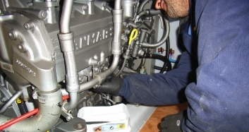 Operación de mantenimiento de motor